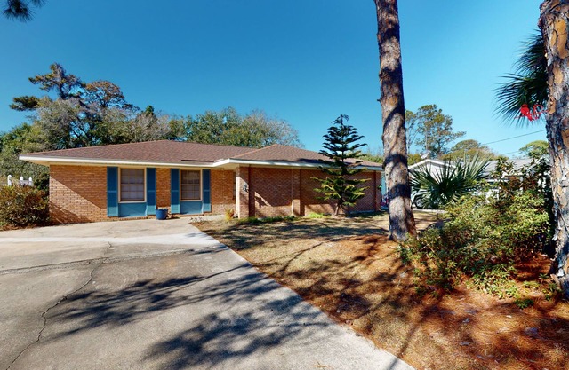 TURTLE'S NEST DUPLEX 3 bedrooms, 2 bathrooms