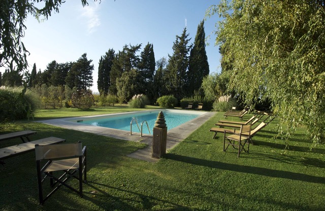 Tuscan farmhouse between nature and contemporary art