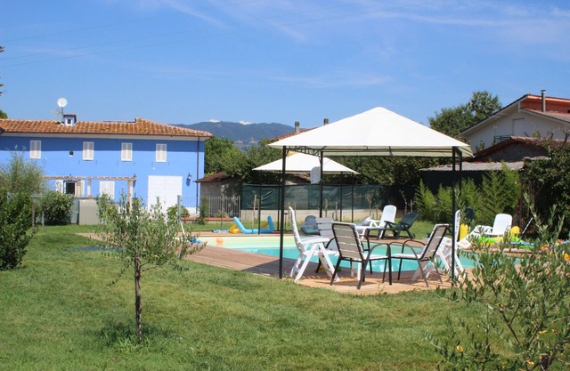 TUSCAN FARMHOUSE WITH POOL from 4 to 15 BEDS, GARDEN 6000sqm FENCED