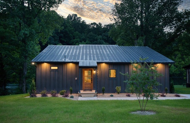 Tway Bird Chalet on The Watauga River