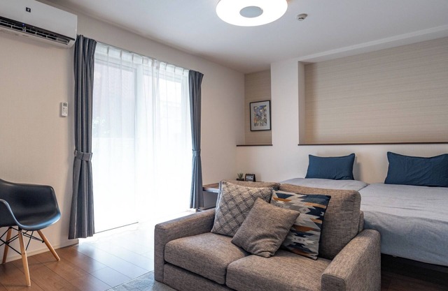 Twin bed roomYou can cook and do laundryEquipped with a 60inch large screen TV/Otsu Shiga