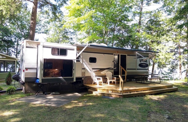 Twin Birch Resort - The Loon on the Lake - Lakefront with Dock, Kayak, and Rowboat!
