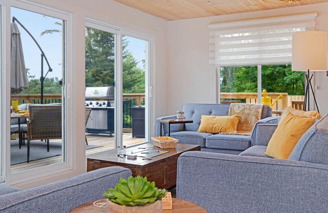 Twin Lake Retreat - Hot Tub & Private Beach