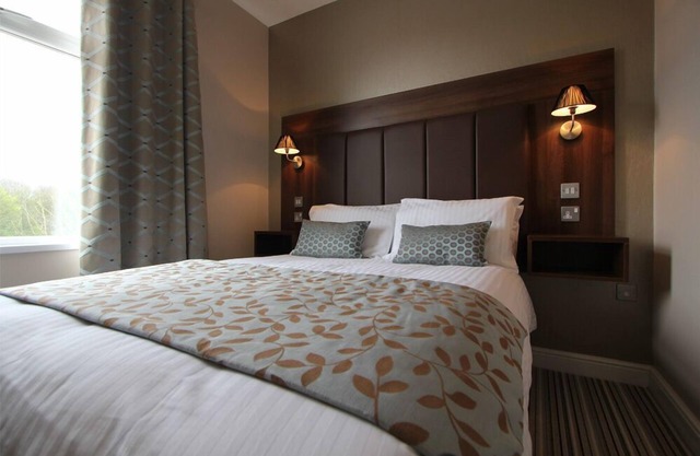 Twin Oaks Hotel