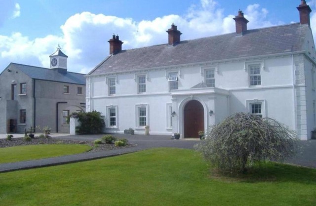 Twin Room ensuite near Hillsborough Palaces