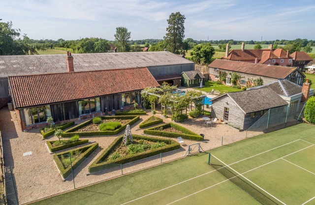 Two adjoining properties which can be booked together for up to ten guests.