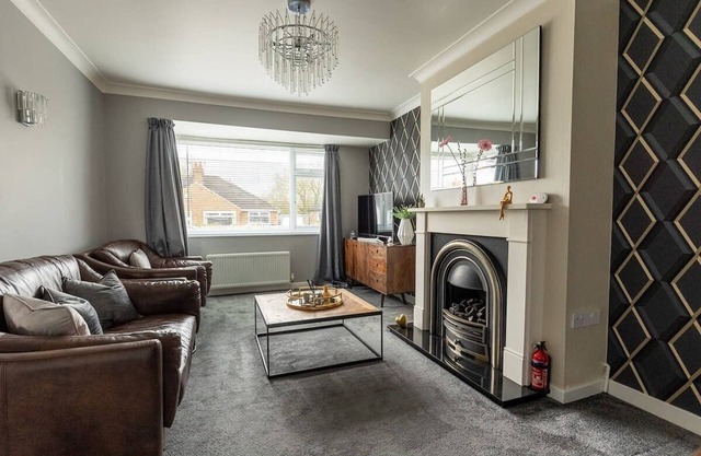 Two bed in Harrogate with spacious enclosed garden