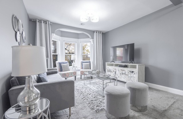 Two Bedroom 2nd Floor Apartment 20 miles from NYC