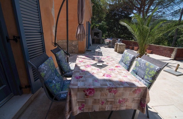 Two bedroom apartment with terrace Veli Lošinj, Lošinj (A-21187-a)