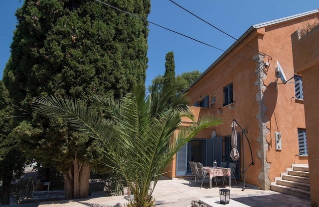 Two bedroom apartment with terrace Veli Lošinj, Lošinj (A-21187-c)