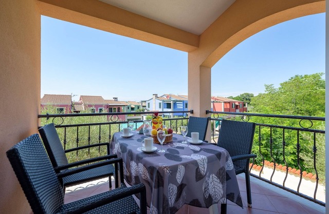 Two bedroom apartment with terrace and sea view Bašanija, Umag (A-3402-c)