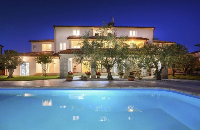 Two-Bedroom Apartment Hope V with Balcony near Porec