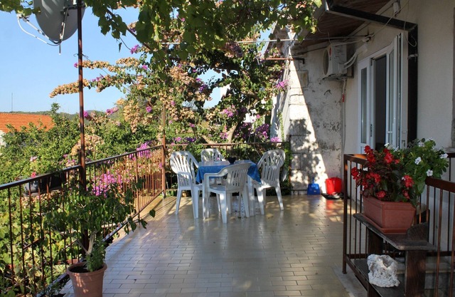 Two bedroom apartment with terrace and sea view Lumbarda, Korčula (A-9262-a)