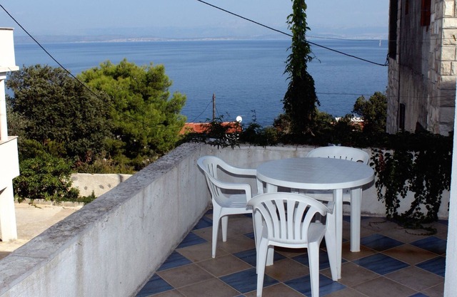 Two bedroom apartment with terrace and sea view Stomorska, Šolta (A-5238-b)