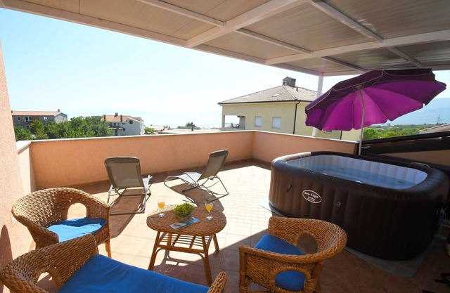 Two bedroom apartment with terrace and sea view Rijeka (A-23345-a)