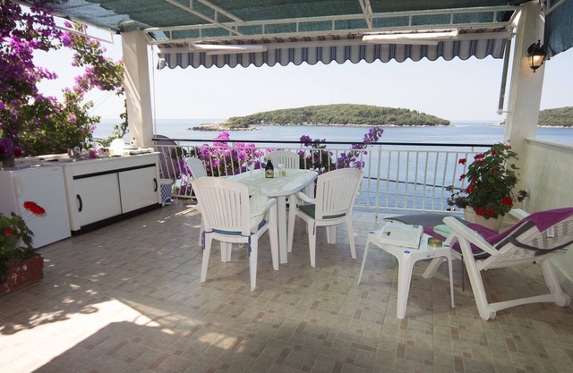 Two bedroom apartment near beach Molunat, Dubrovnik (A-2137-d)