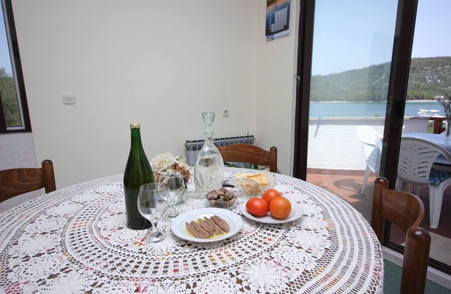 Two bedroom apartment near beach Cove Mala Lamjana, Ugljan (A-347-b)