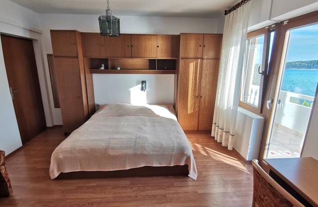 Two bedroom apartment near beach Barbat, Rab (A-4975-a)