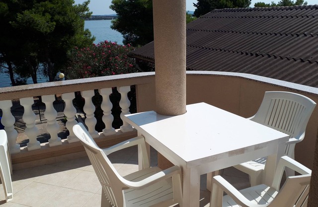 Two bedroom apartment near beach Tkon, Pašman (A-8454-b)