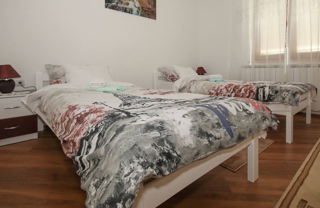 Two bedroom apartment with terrace Ličko Lešće, Velebit (A-20985-a)