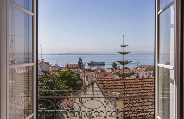Two-bedroom apartment with amazing views in the heart of historical Lisbon