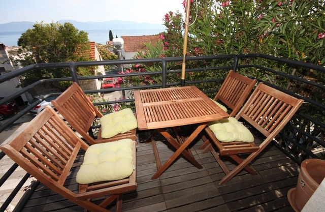 Two bedroom apartment with balcony and sea view Gradac, Makarska (A-6661-a)