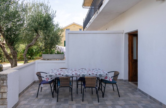 Two bedroom apartment with terrace and sea view Tkon, Pašman (A-16275-a)