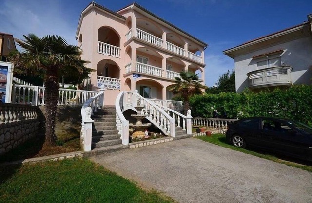 Two bedroom apartment with balcony Lopar, Rab (A-23825-b)