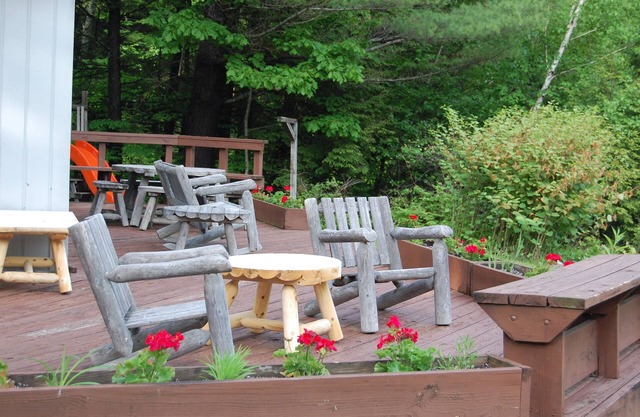 Two Bedroom Chalet, Charming, Quiet, River Front