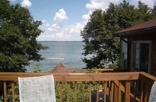 Two Bedroom Cottage with Great Lake Views!