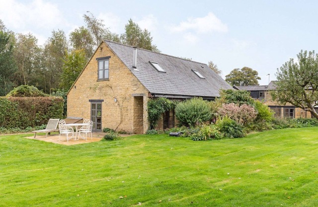 Two bedroom dog friendly holiday cottage with wood burning stove - Tyte Cottage