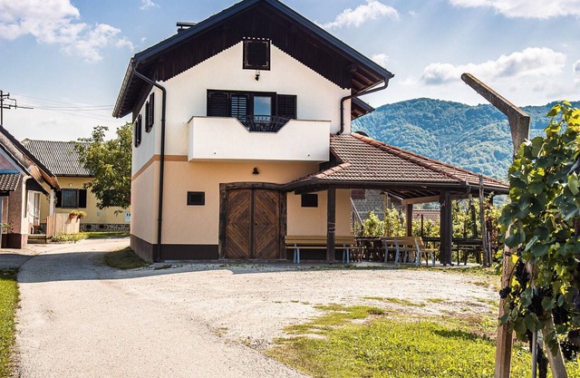 Two Bedroom Holiday Home with Terrace & BBQ