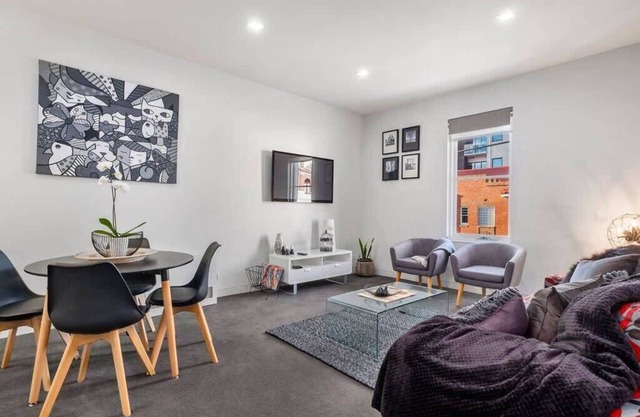 Two Bedroom Inner-City Retreat with Free Parking