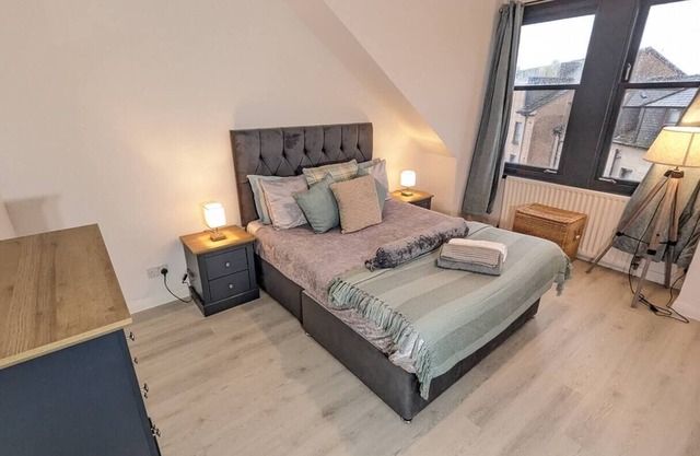 Two Bedroom Lovely Apartment in Greenocknn