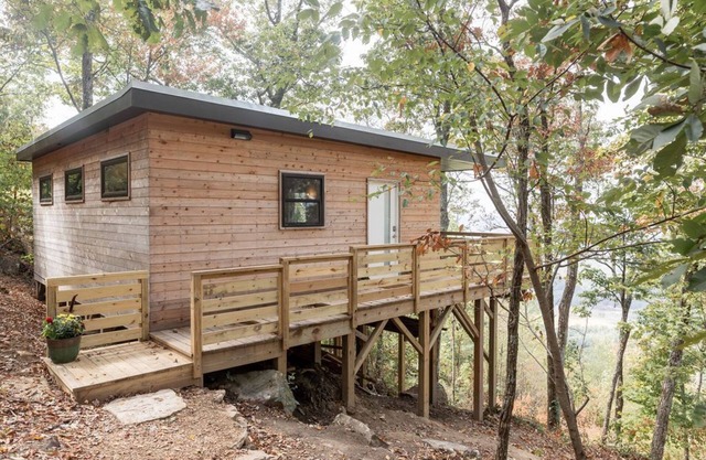 Two bedroom modern tiny house with bluff views, huge windows!