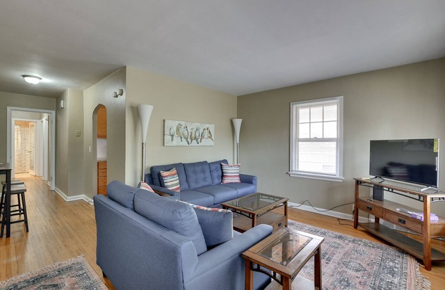 Two bedroom townhouse, minutes from the UNMC