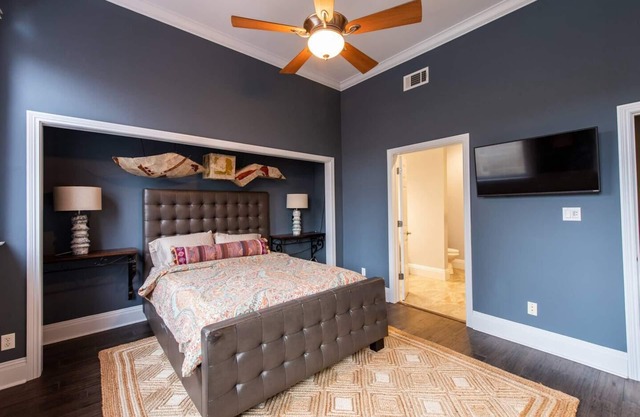 Two Bedroom/Two Full Baths, Downtown Sophistication!