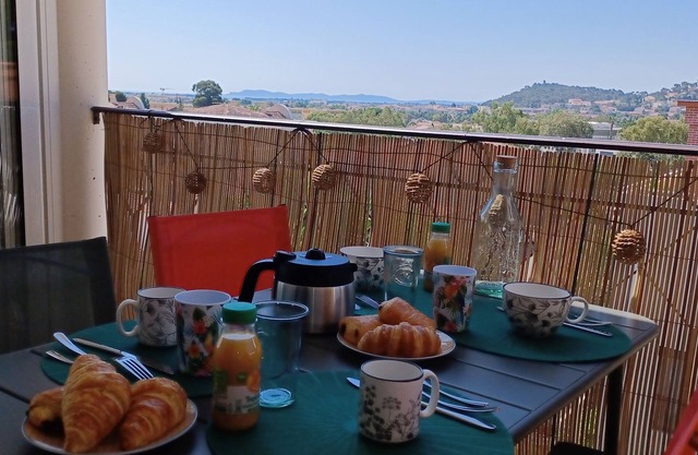 Two bedrooms duplex in Hyeres, beach town
