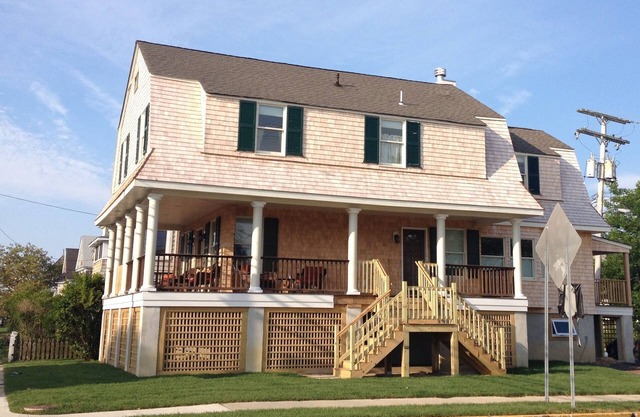 Two blocks from the beach, a timeless "Bay Header" close to the downtown shops