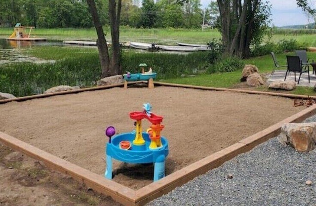 Two Lakefront Cottages with Firepits & Large Docknn