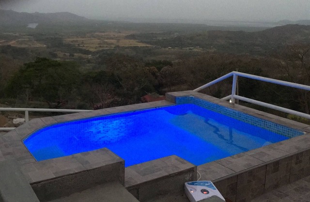 TWO large, intimate lofts, ideal for couples/families/friends. Infinite view Sea