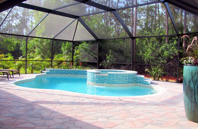 TWO MASTER SUITES Heated Pool+Spa BEACH Home Private Comm IN NAPLES, Walk to