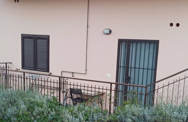 Two-room apartment opposite Coppito Hospital and University, 2.5 km from GDF