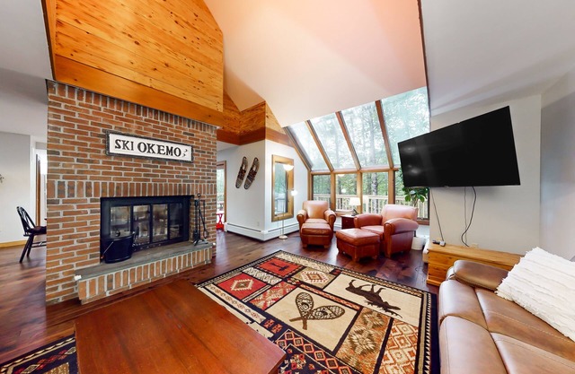 Two-story condo with forest views, Echo Lake beach access, pool, dock & tennis