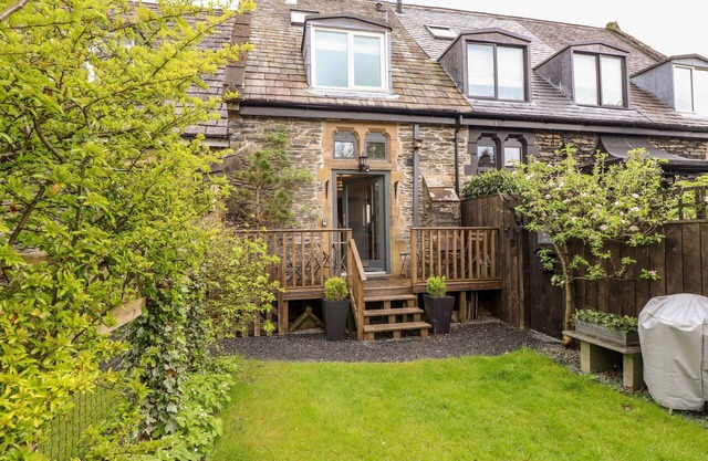 TWO THE CHAPEL - STAVELEY, family friendly in Staveley