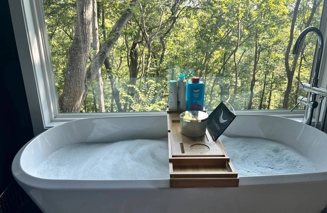 Two Tree Retreet Treehouse With Hot Tub Secluded Stay