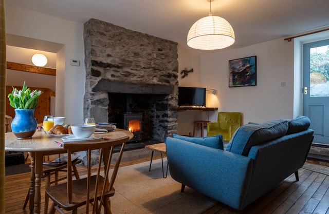 Ty Bach - sleeps 2 guests in 1 bedroom