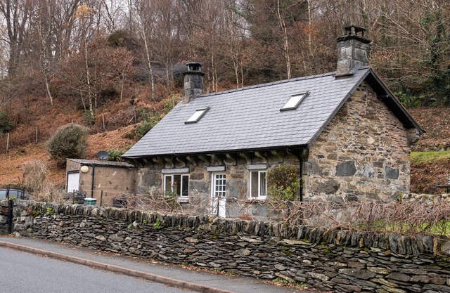 Ty Bont - Two Bedroom Cottage, Sleeps 5
