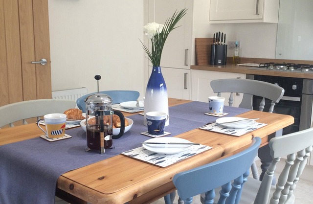 Tŷ Haf, family friendly accommodation, with parking, in the centre of St Davids