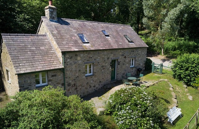 Tyddyn Derwen - Three bedrooms, one en-suite shower room, one bathroom